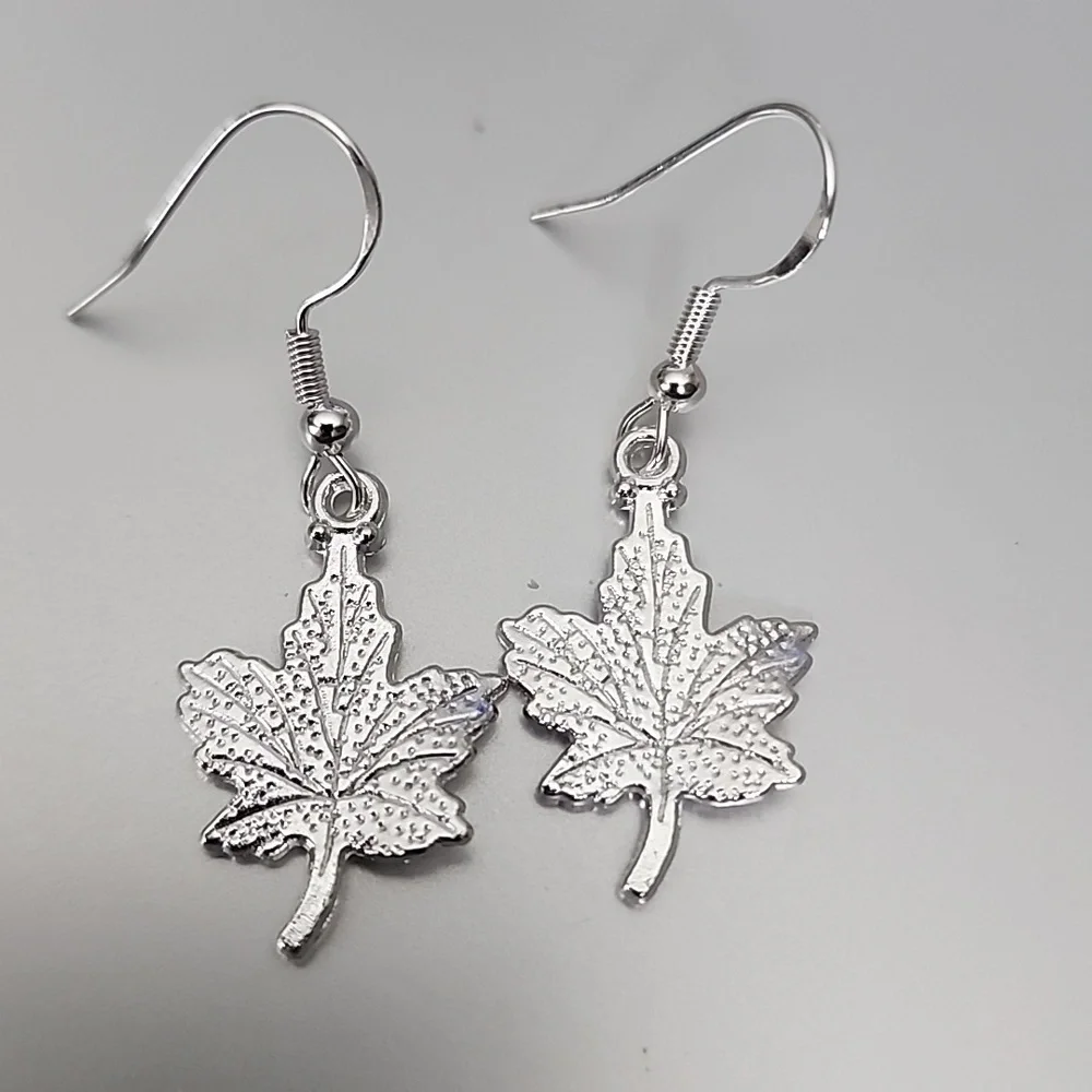 925S post Maple Leaf Earrings Tibeten Alloy Shiny Silver